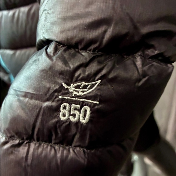 L.L. Bean Women's Black Puffer Jacket with Blue Accents - Picture 3 of 3